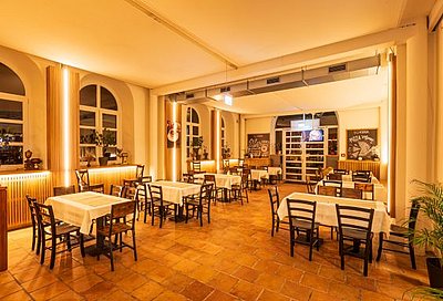 Gastraum Lokeria - Gastronomie im Ausstellungszentrum Lokschuppen. Copyright Axel Jusseit