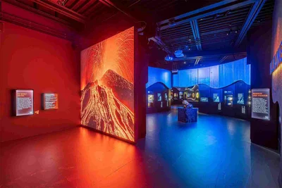 Eingangsbereich Ausstellung Vulkane © Axel Jusseit