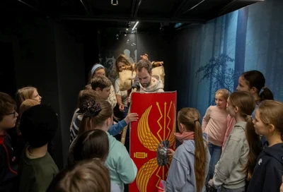 Führung Schulklasse Ausstellung Römer 2026 Lokschuppen Copyright Axel Jusseit
