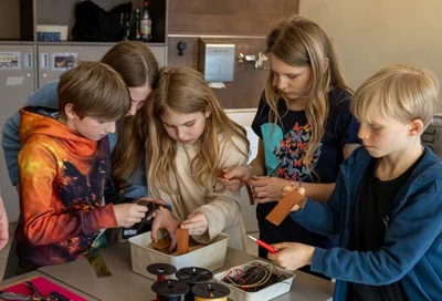 Kindergruppe Workshop Lokschuppen Rosenheim Ausstellung Römer 2026 Copyright Axel Jusseit