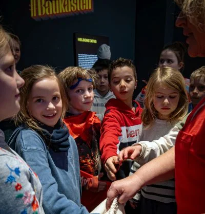 Mitmach-Kinderführung 2024: Kinder mit Beutel © VKR