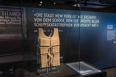 Ausstellung TITANIC Ausstellungszentrum Lokschuppen Rosenheim: Rettungsgürtel © Axel Jusseit