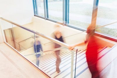 Treppenaufgang. Ausstellungszentrum Lokschuppen Rosenheim. Copyright Axel Jusseit. 