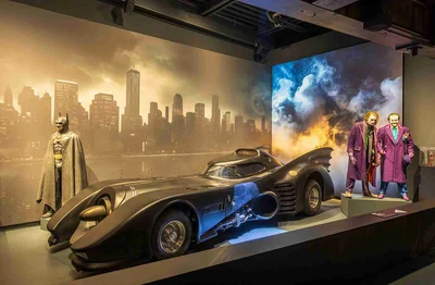 Ausstellung Heldinnen & Helden 2024: Batman & Batmobil © Axel Jusseit