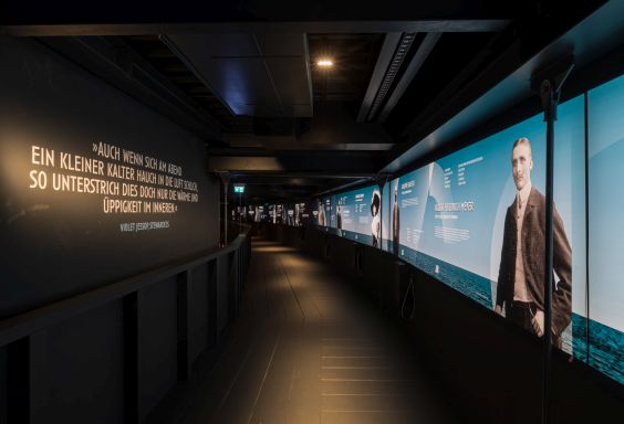 Ausstellung TITANIC 2025 Lokschuppen Rosenheim - Vorstellung verschiedener Passagiere - Copyright Axel Jusseit