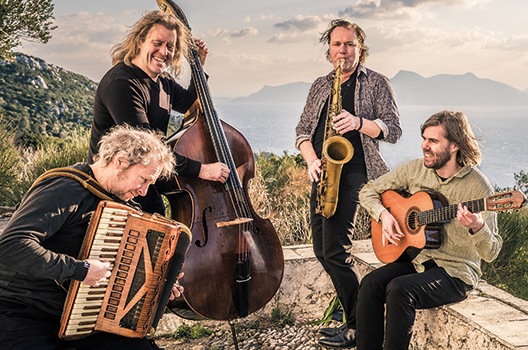 Quadro Nuevo Copyright Rene van der Voorden