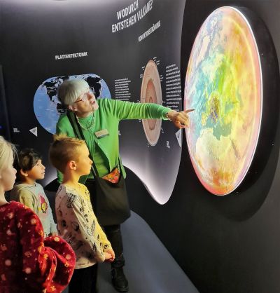 Kinderführung durch die Ausstellung Vulkane 2023 - Wie entstehen Vulkane